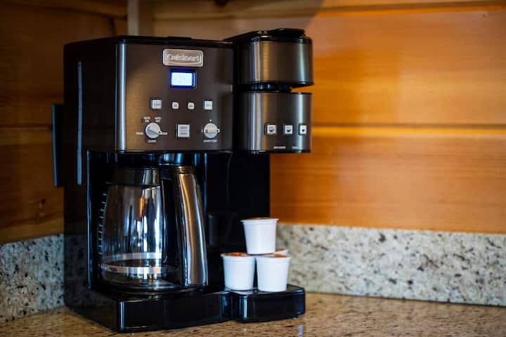 Don't Miss This RARE Combination - Stunning Mountain Views + Quick Access to All Attractions! - Photo 4